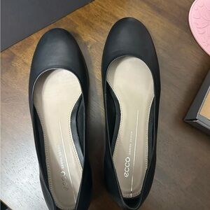 Ecco Women's Classic Black Flats